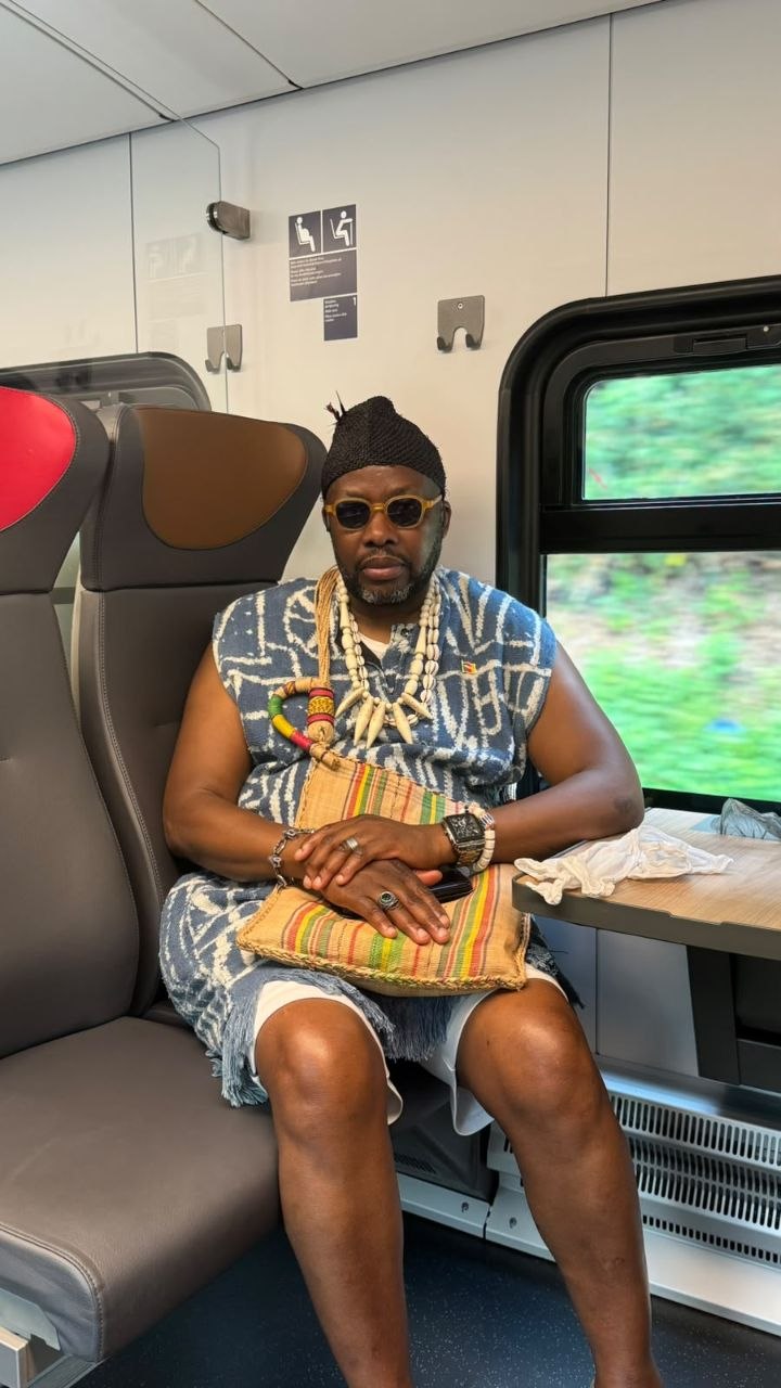 Indigo tunic with woven satchel — North West Elites e.V.