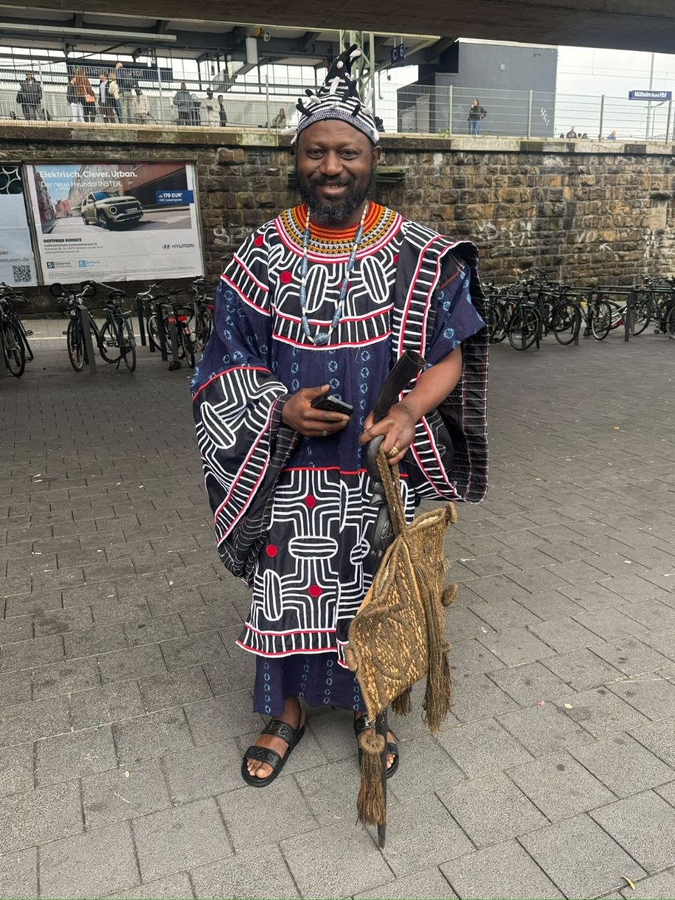 Ndop patterned robe and raffia bag — North West Elites e.V.