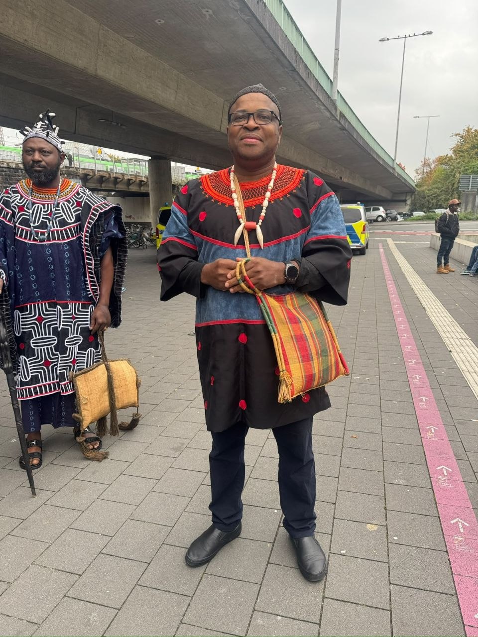 Beaded collar tunic and woven bag — North West Elites e.V.
